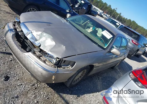 2000 Lincoln Town Car Executive from USA, damaged, VIN 1LNHM81W0YY843794